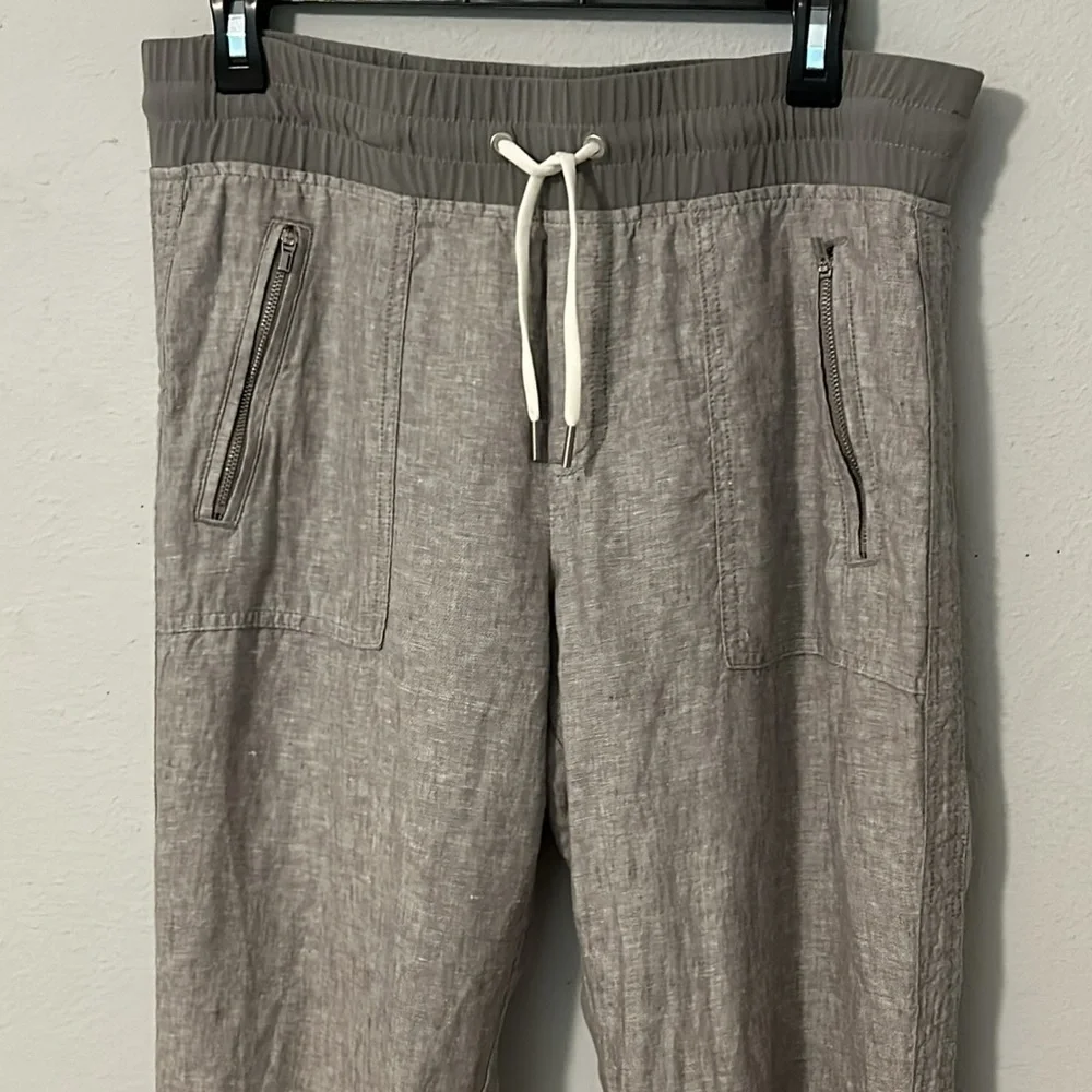 Athleta linen Cabo joggers, gray, women’s size 10. Zipper pockets. Cute!